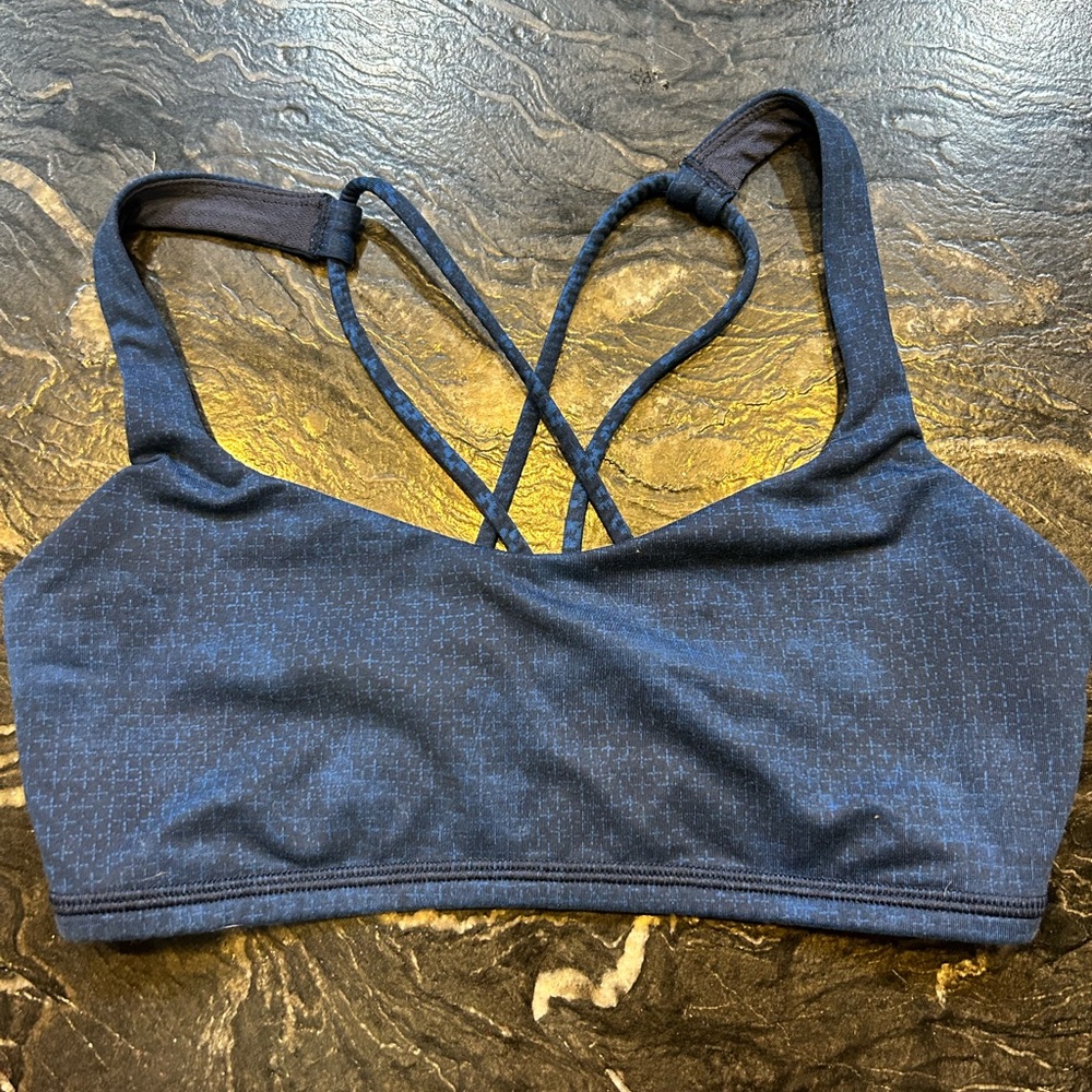 Lululemon size 4 sports bra